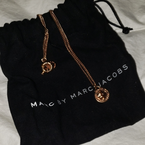 MARC BY MARC JACOBS rose gold turnlock pendant necklace - Picture 3 of 4